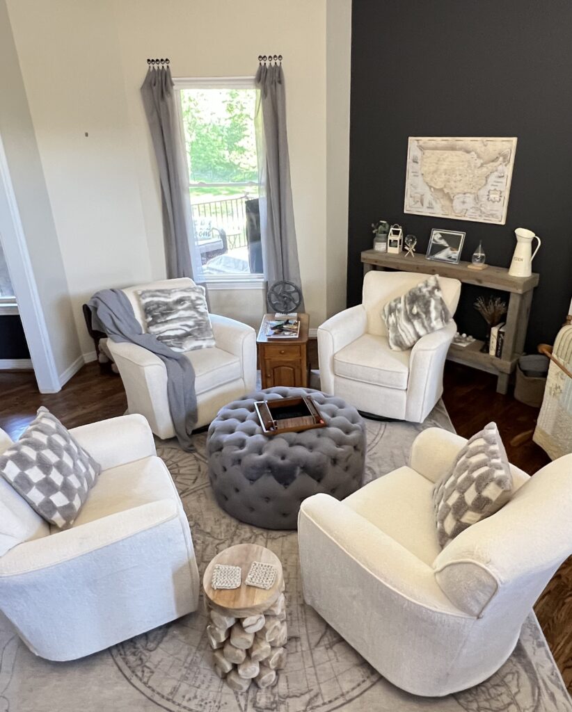 Sofaless livingroom